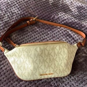 ‼️FLASH SALE Micheal Kors Fanny Pack 😍